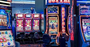 Filipino player spinning online slot games on fbm login mobile platform